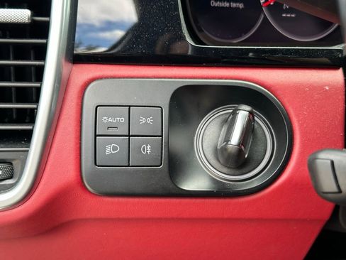 Certified 2023 Porsche Cayenne image 32