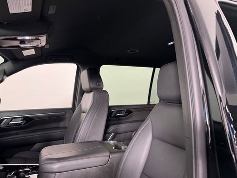 Used 2025 Chevrolet Suburban Z71 image 23