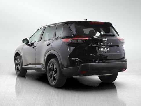 Used 2025 Nissan Rogue SV image 3
