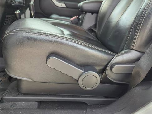 Used 2016 Jeep Wrangler Sahara w/ Connectivity Group image 10