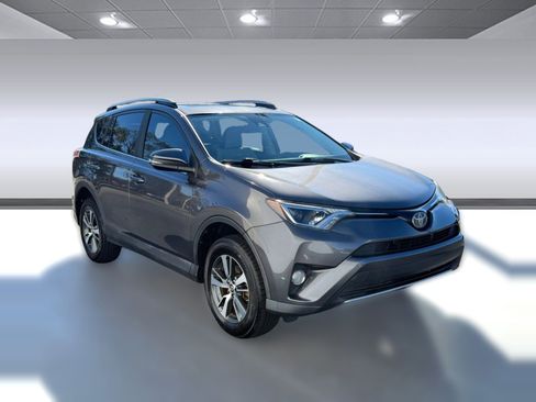 Used 2018 Toyota RAV4 XLE image 7