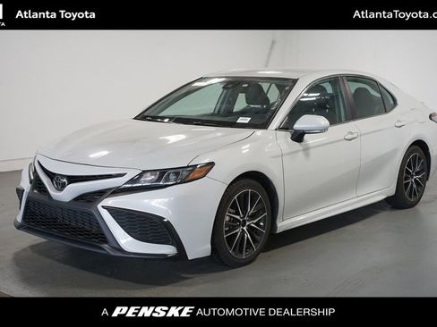 Used 2024 Toyota Camry SE image 1