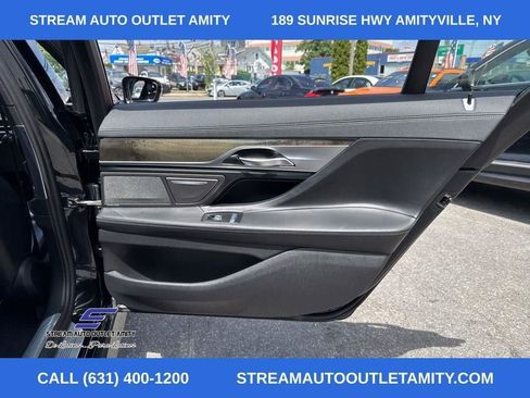Used 2020 BMW 750i xDrive w/ M Sport Package image 27