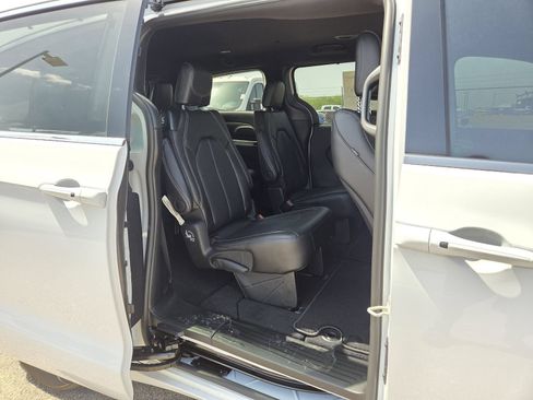 New 2026 Chrysler Pacifica Select FWD image 15