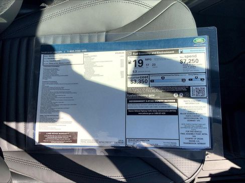 New 2025 Land Rover Discovery Metropolitan Edition image 15