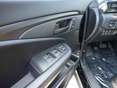 Used 2025 Honda Ridgeline TrailSport image 7