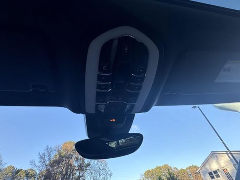 Used 2018 Porsche Macan image 39