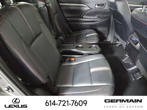 Used 2019 Toyota Highlander SE image 23