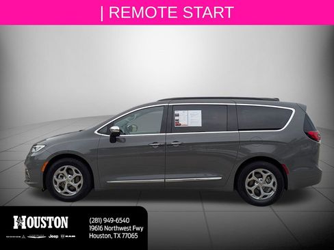 Used 2023 Chrysler Pacifica Limited FWD image 6