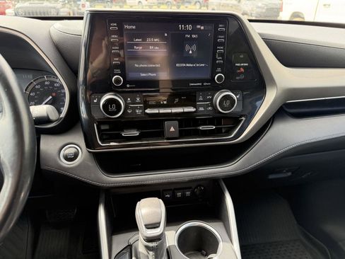 Used 2021 Toyota Highlander XLE image 11