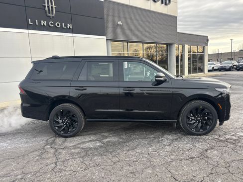 New 2026 Lincoln Navigator Reserve w/ Jet Appearance Package AWD/4WD image 8