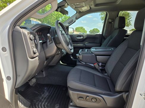 Used 2025 Chevrolet Silverado 1500 Custom Trail Boss AWD/4WD image 9