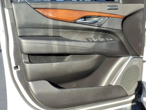 Used 2018 Cadillac Escalade Premium Luxury image 25