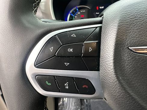 Used 2022 Chrysler Pacifica Touring-L FWD image 31