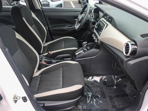 Used 2021 Nissan Versa SV FWD image 17