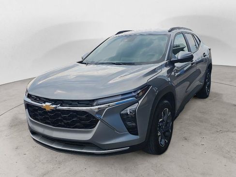 Used 2025 Chevrolet Trax LT w/ LT Convenience Package FWD image 7