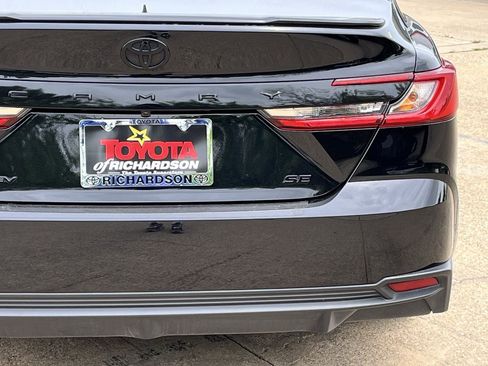Used 2025 Toyota Camry SE w/ Convenience Package FWD image 6