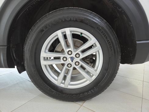 Used 2022 Ford Explorer XLT w/ Equipment Group 202A AWD/4WD image 11
