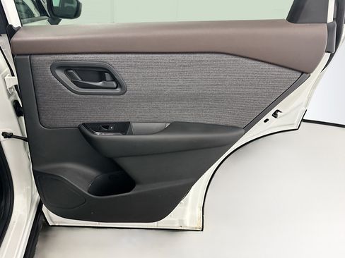 Used 2023 Nissan Rogue S AWD/4WD image 30