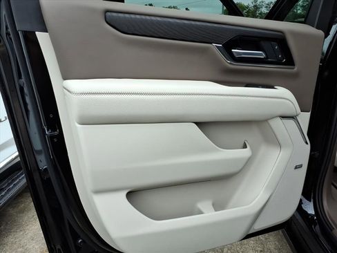 Used 2026 GMC Yukon XL Denali w/ Denali Reserve Package image 17