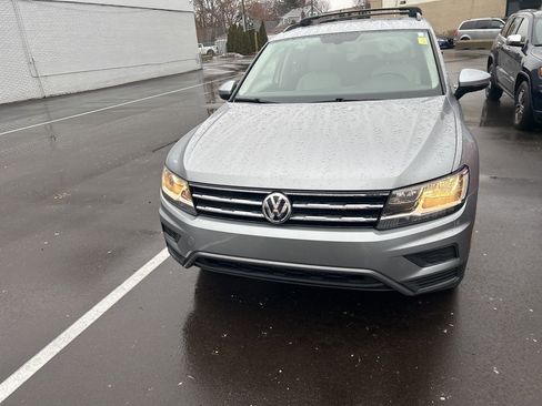Used 2020 Volkswagen Tiguan SE w/ Panoramic Sunroof Package image 2