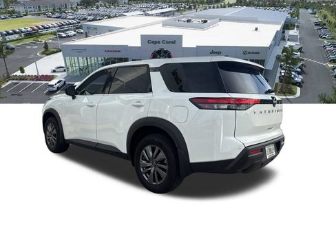 Used 2025 Nissan Pathfinder S AWD/4WD image 4