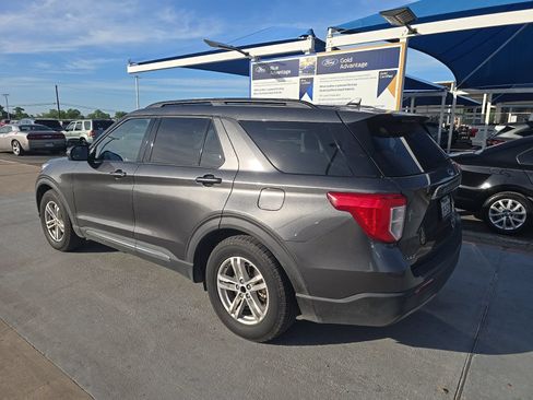 Used 2020 Ford Explorer XLT w/ Equipment Group 202A RWD image 2