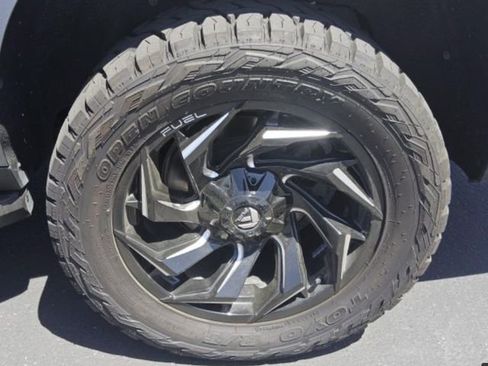 Used 2021 Chevrolet Suburban RST AWD/4WD image 7