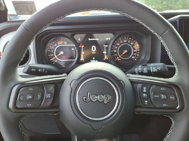 Used 2025 Jeep Wrangler Unlimited Sport AWD/4WD image 16