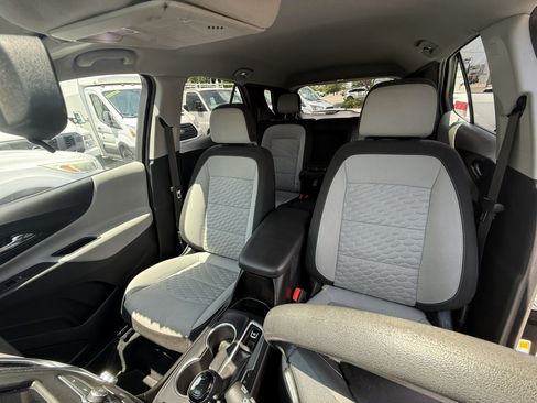 Used 2020 Chevrolet Equinox LS w/ LS Convenience Package FWD image 11
