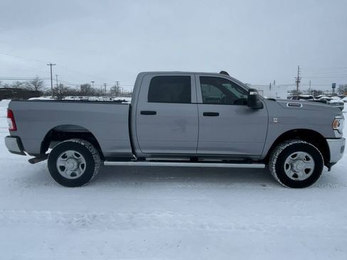 Used 2024 RAM 2500 Tradesman w/ Chrome Appearance Group image 9