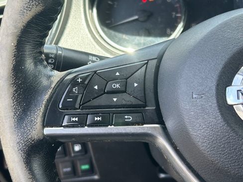 Used 2018 Nissan Rogue SV FWD image 21