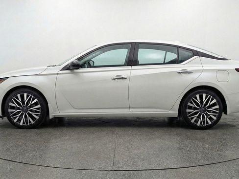 Used 2025 Nissan Altima 2.5 SV image 5