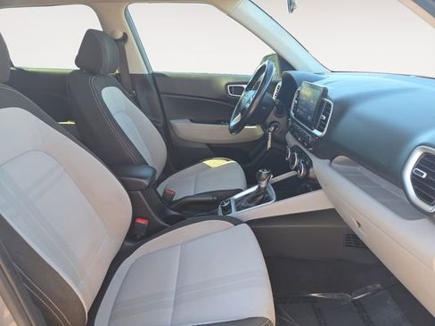 Used 2022 Hyundai Venue SEL image 15