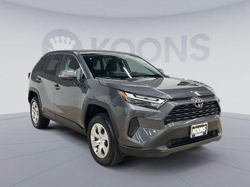 Used 2024 Toyota RAV4 LE image 8