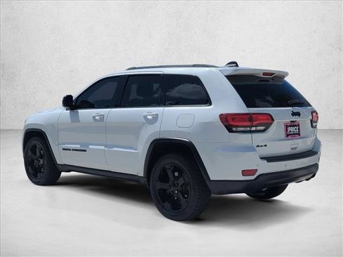 Used 2018 Jeep Grand Cherokee Laredo AWD/4WD image 7