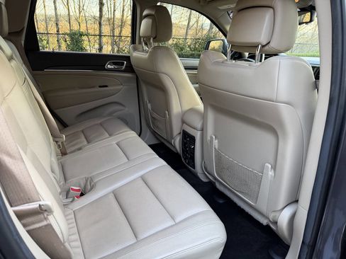 Used 2014 Jeep Grand Cherokee Limited w/ Luxury Group II image 29