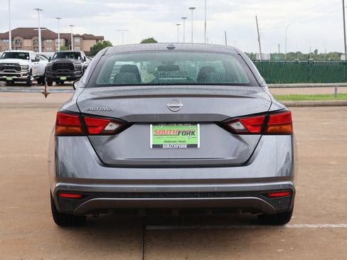 Used 2025 Nissan Altima 2.5 SV FWD image 5