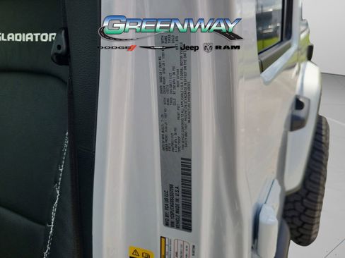 New 2025 Jeep Gladiator Sport image 31