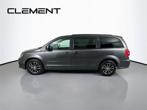 Used 2017 Dodge Grand Caravan SE FWD image 6