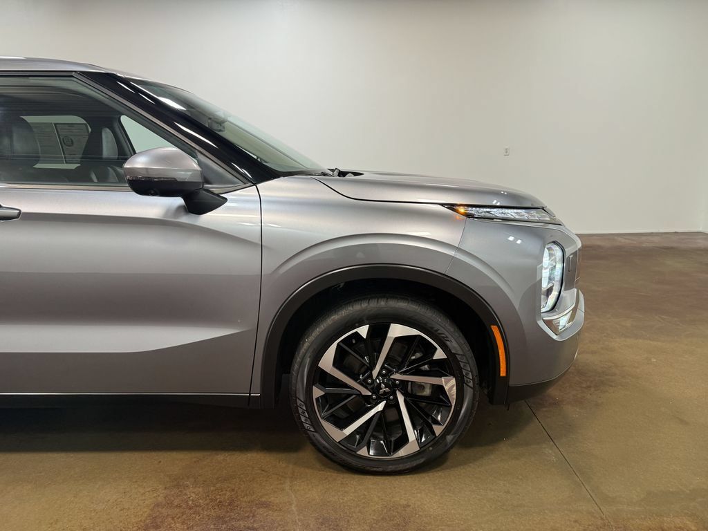 Used 2024 Mitsubishi Outlander SE AWD/4WD image 31