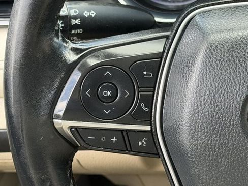 Used 2020 Toyota Camry XLE FWD image 14