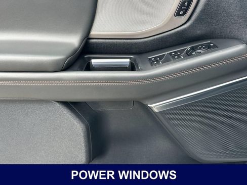 Used 2025 Ford Expedition Max Active RWD image 11