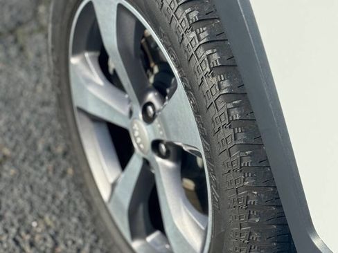 Used 2019 Jeep Cherokee Limited w/ Luxury Group image 18