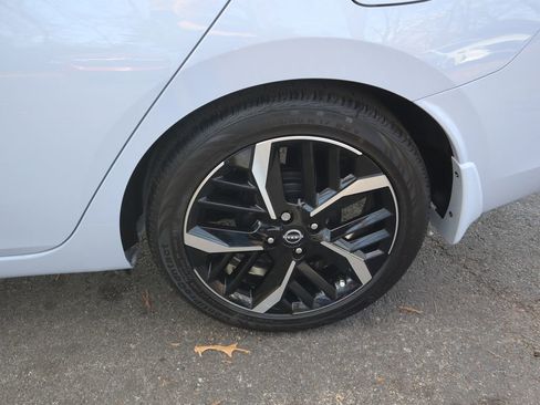 New 2025 Nissan Versa SR w/ Trunk Package image 9