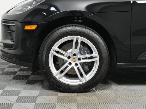 Certified 2025 Porsche Macan AWD image 28