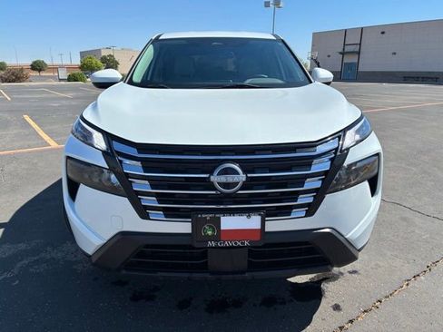 Certified 2024 Nissan Rogue SV FWD image 10