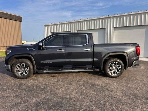 Used 2023 GMC Sierra 1500 SLT w/ SLT Premium Package AWD/4WD image 3