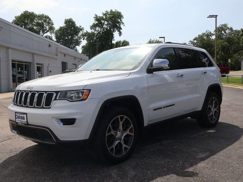 Used 2019 Jeep Grand Cherokee Limited w/ Trailer Tow Group IV AWD/4WD image 3