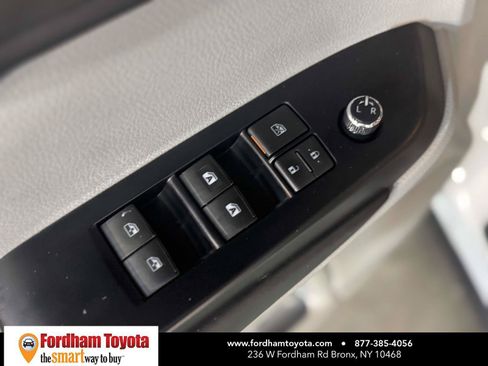 Used 2019 Toyota Highlander XLE AWD/4WD image 16